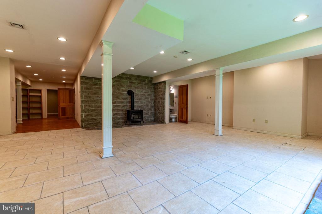 441 HIDDEN LAKE DRIVE