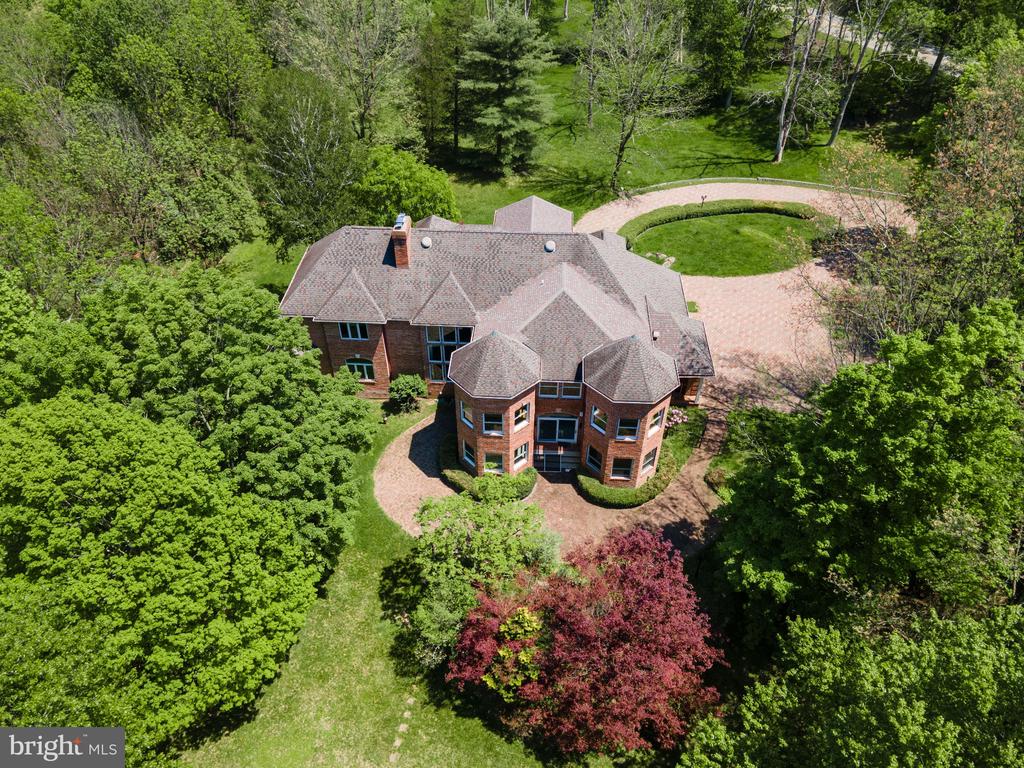 441 HIDDEN LAKE DRIVE