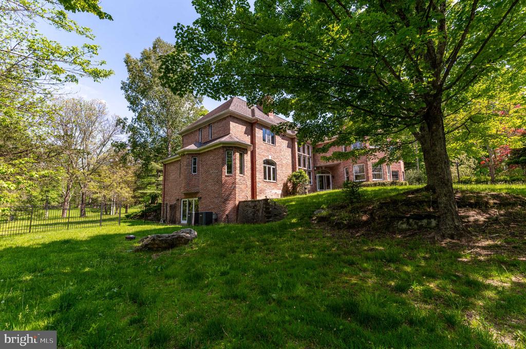 441 HIDDEN LAKE DRIVE