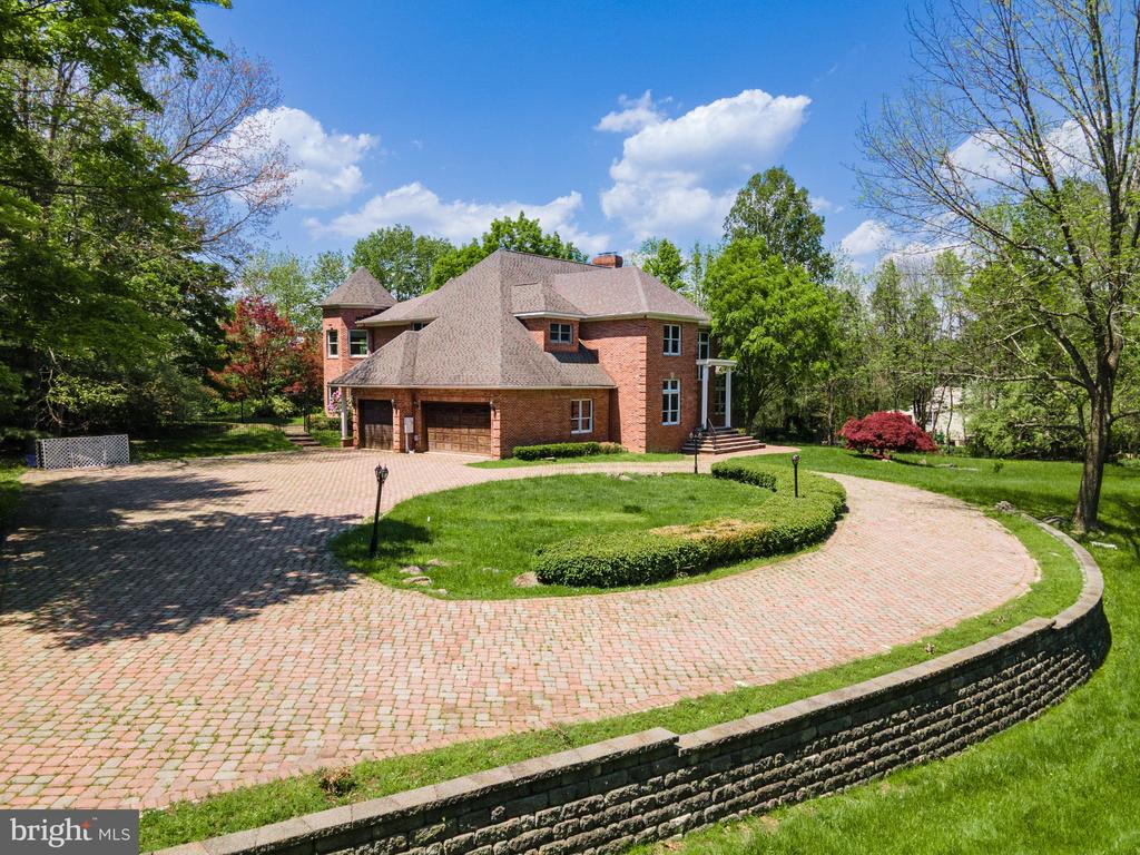 441 HIDDEN LAKE DRIVE