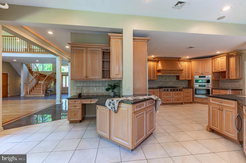441 HIDDEN LAKE DRIVE