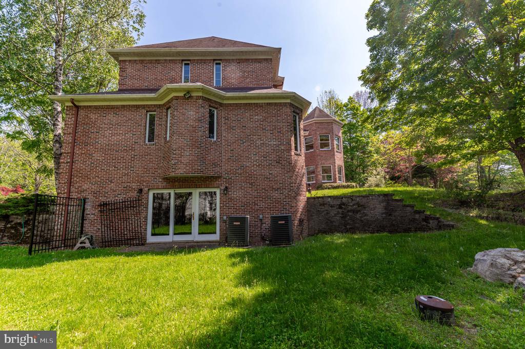 441 HIDDEN LAKE DRIVE