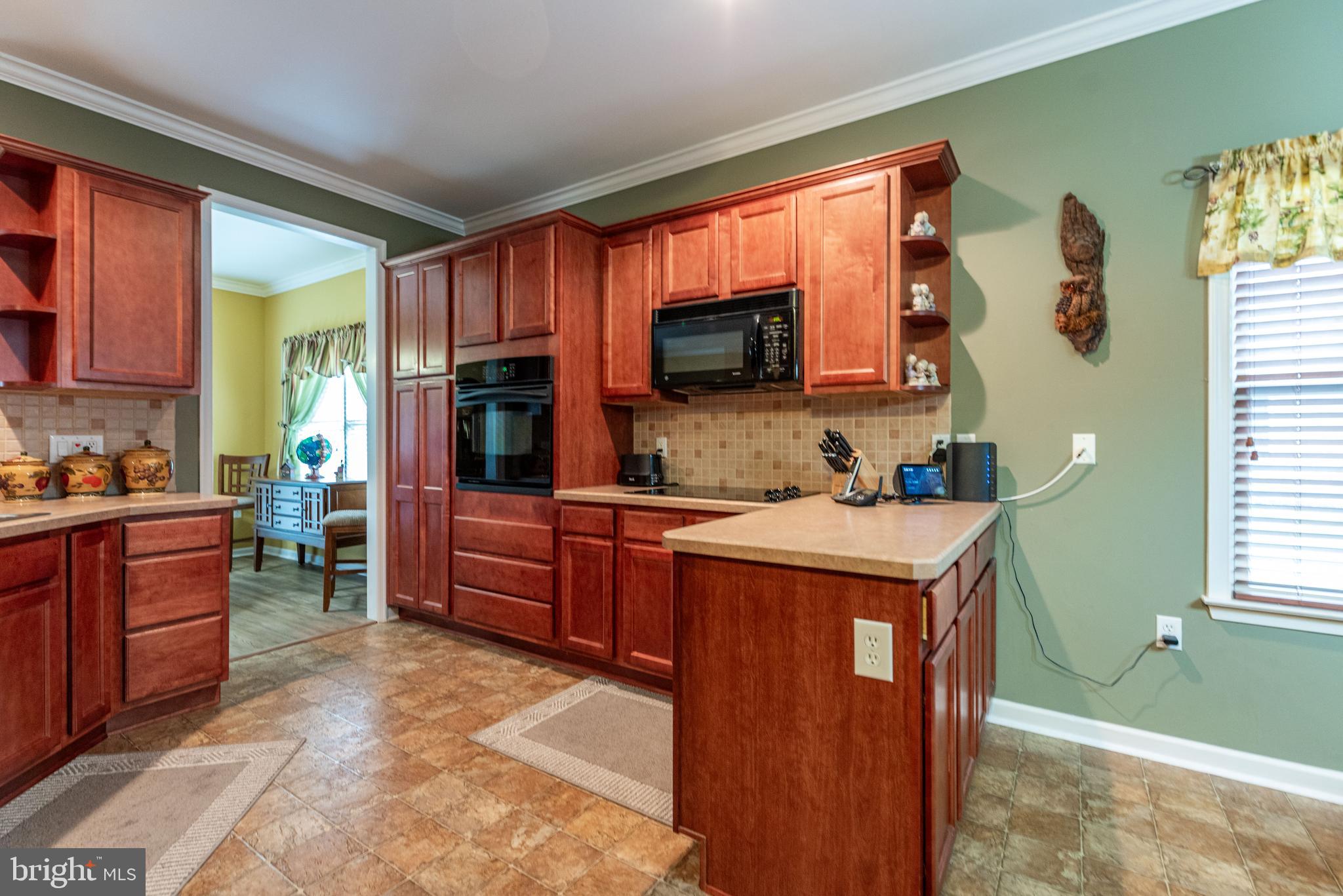 46 Edinburgh Dr
