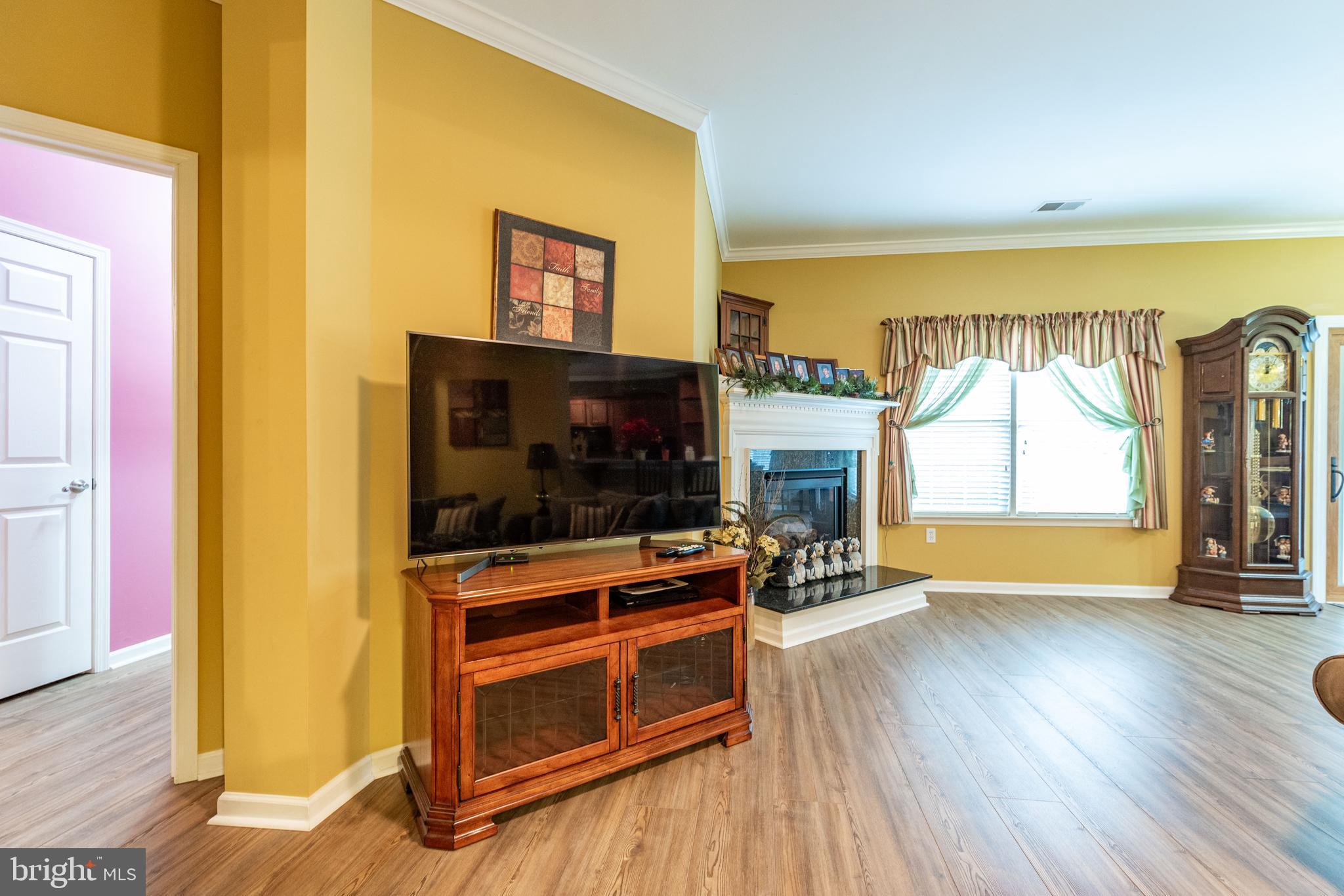 46 Edinburgh Dr