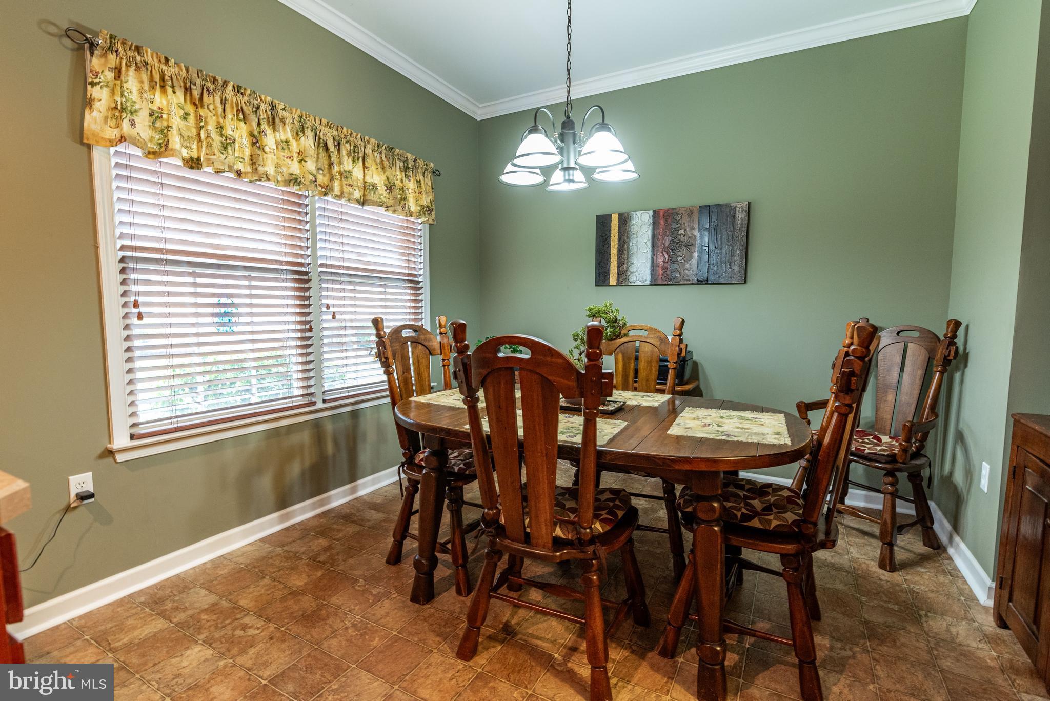 46 Edinburgh Dr