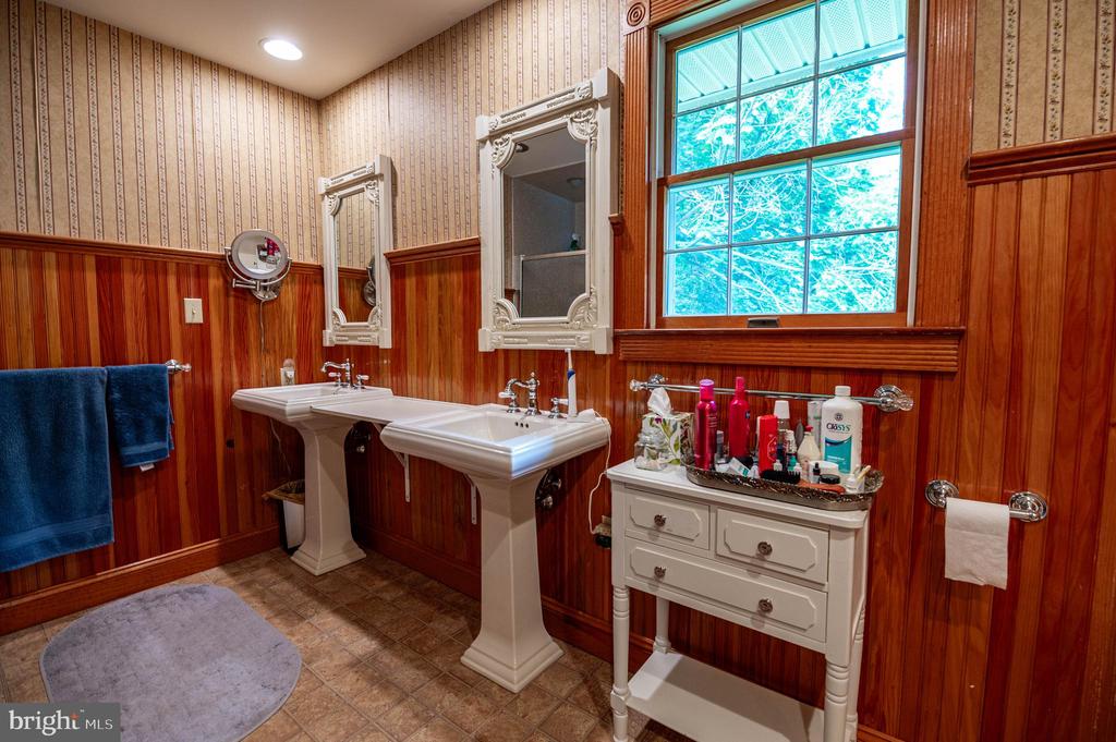 887 Barnsdale Rd