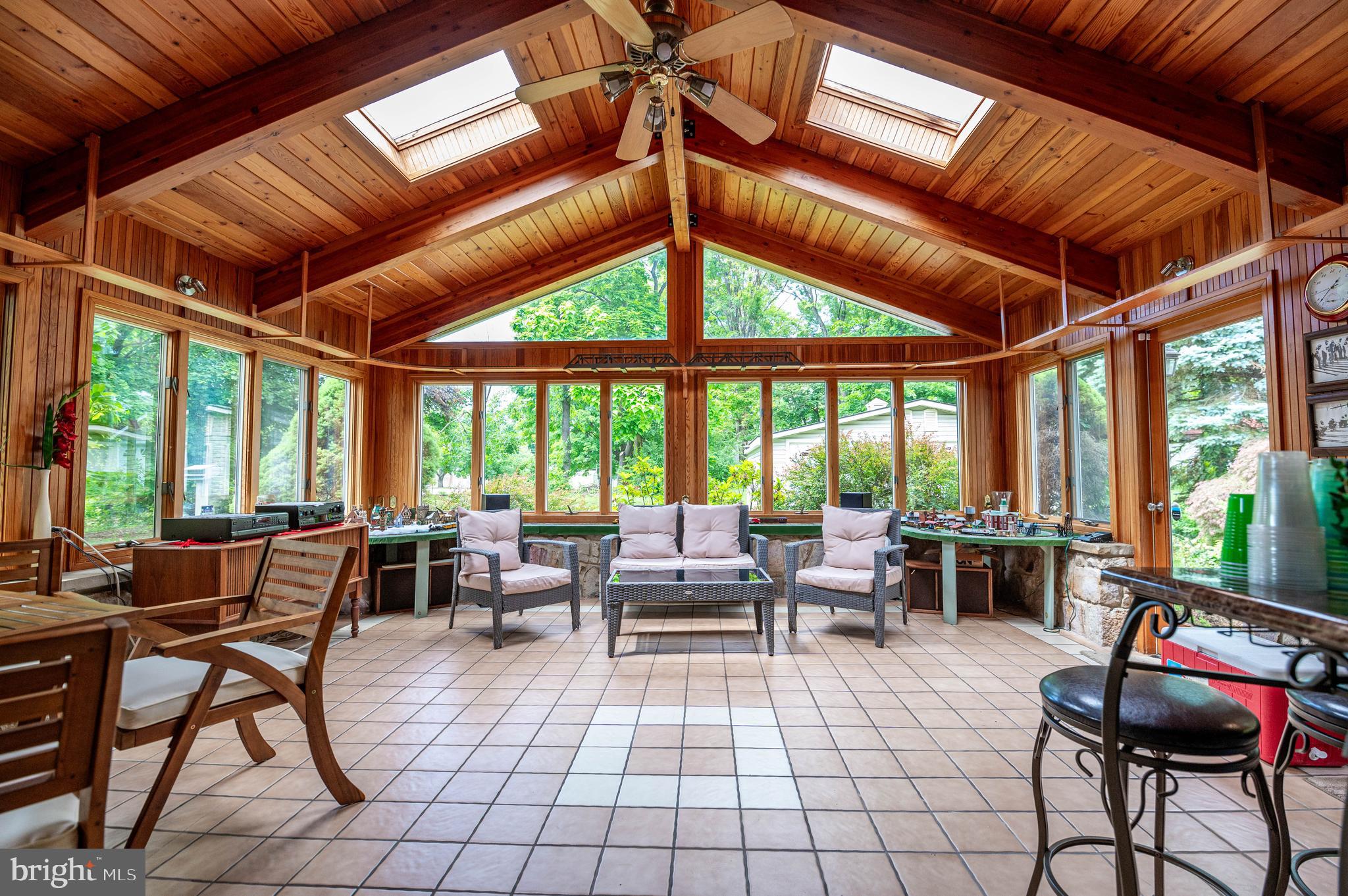 887 Barnsdale Rd