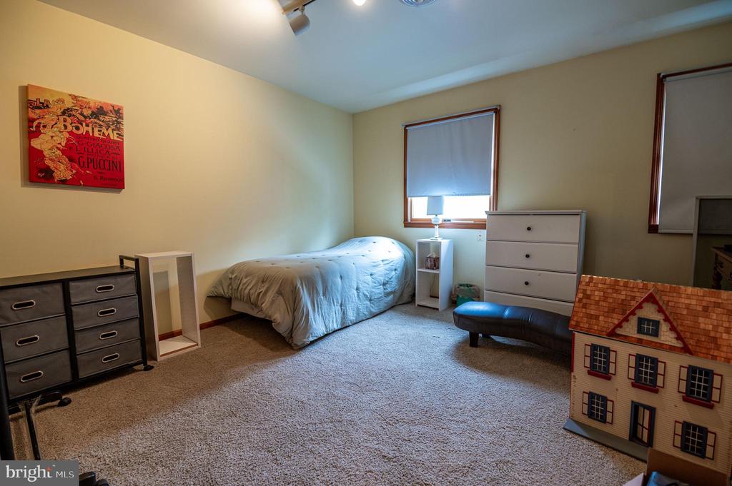 887 Barnsdale Rd