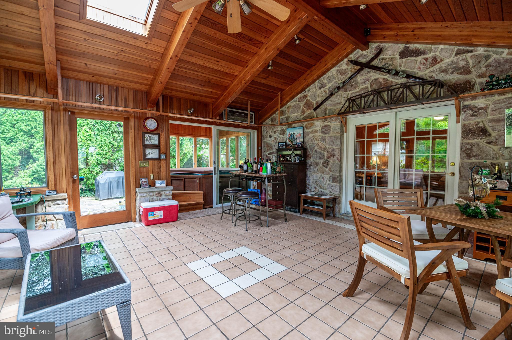 887 Barnsdale Rd