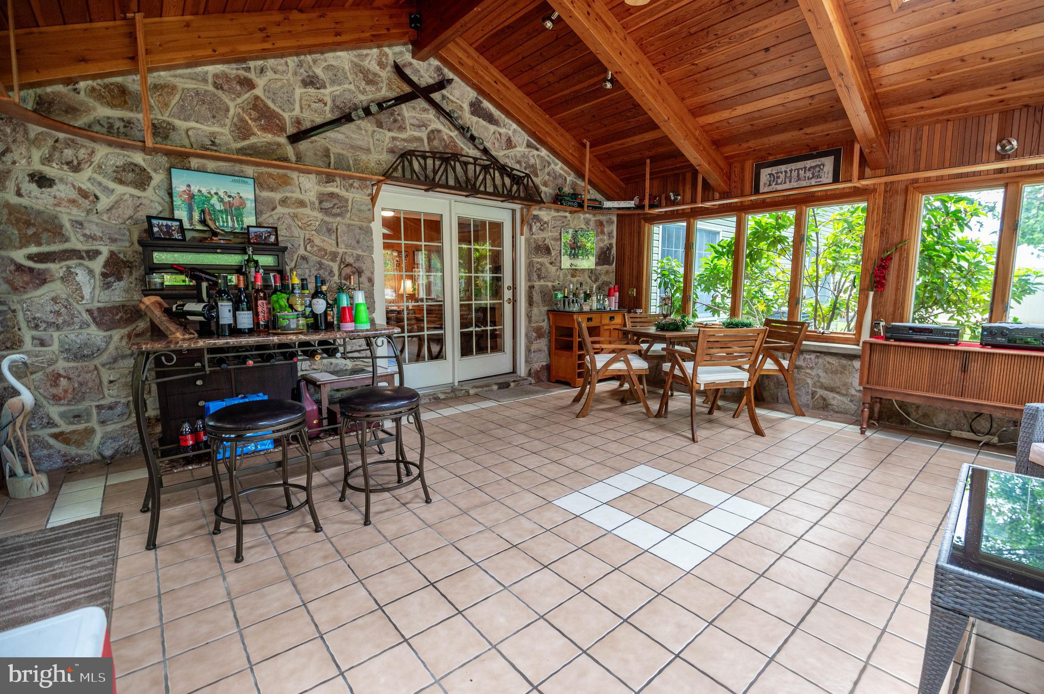 887 Barnsdale Rd