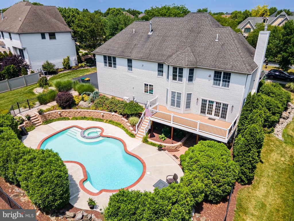 40 Crest Blvd