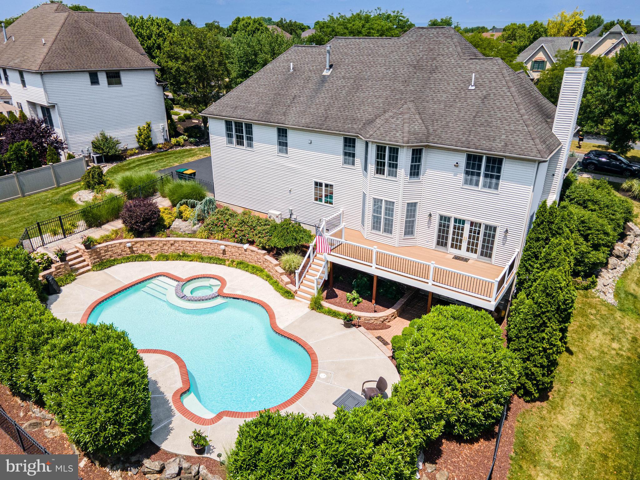 40 Crest Blvd