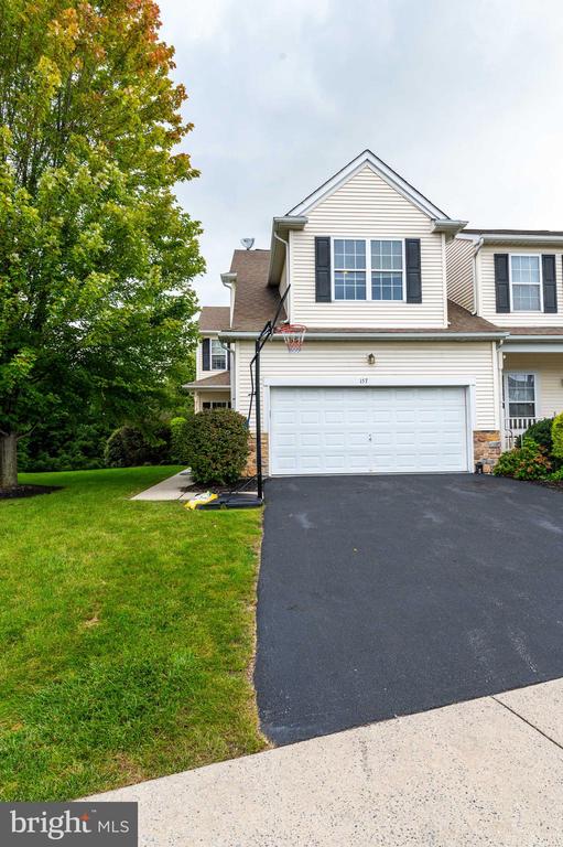 157 Willow Dr