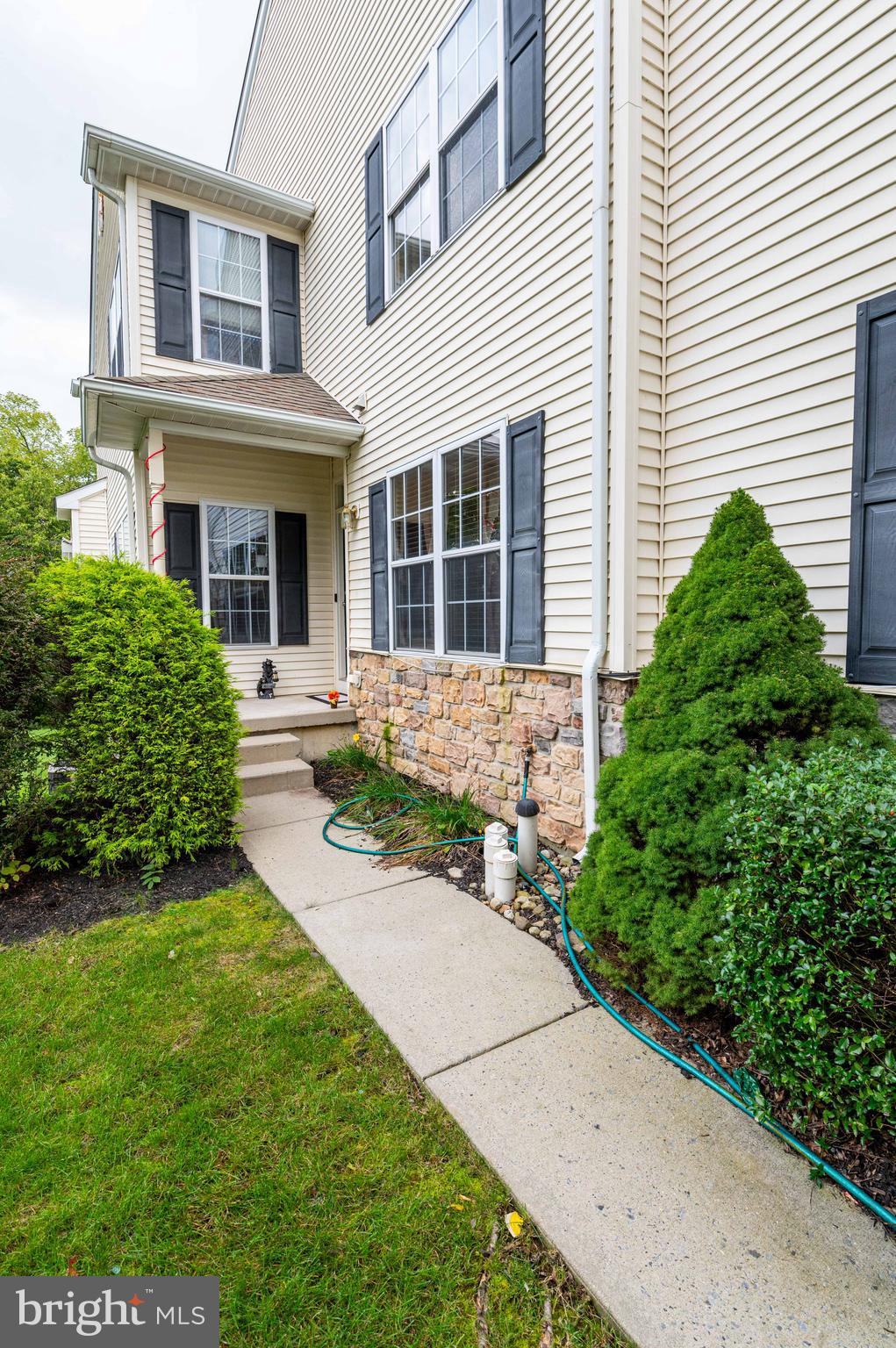157 Willow Dr