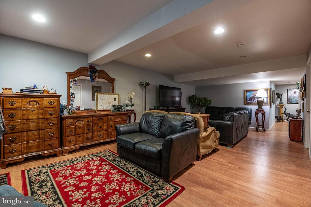 109 Knollwood Dr