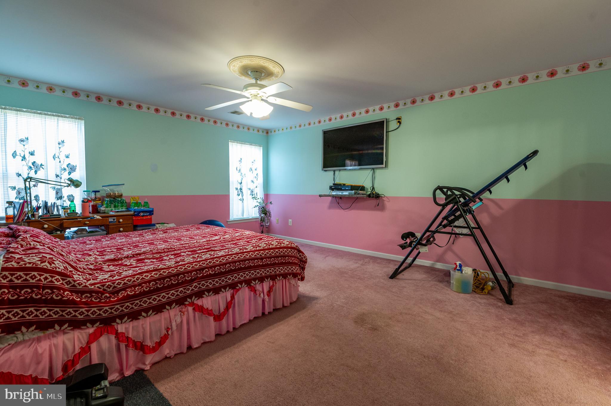 3221 Fox Hill Rd