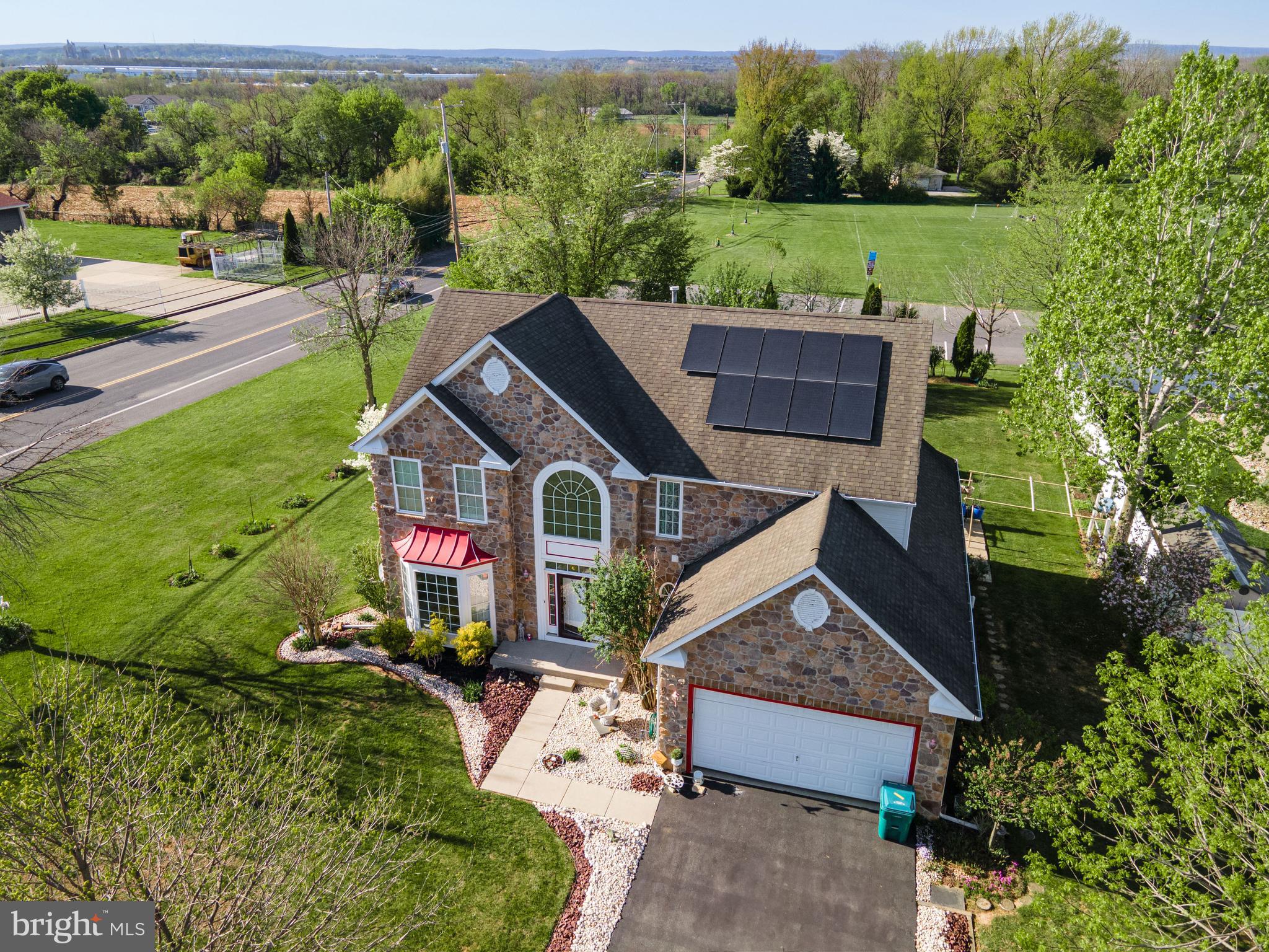 3221 Fox Hill Rd