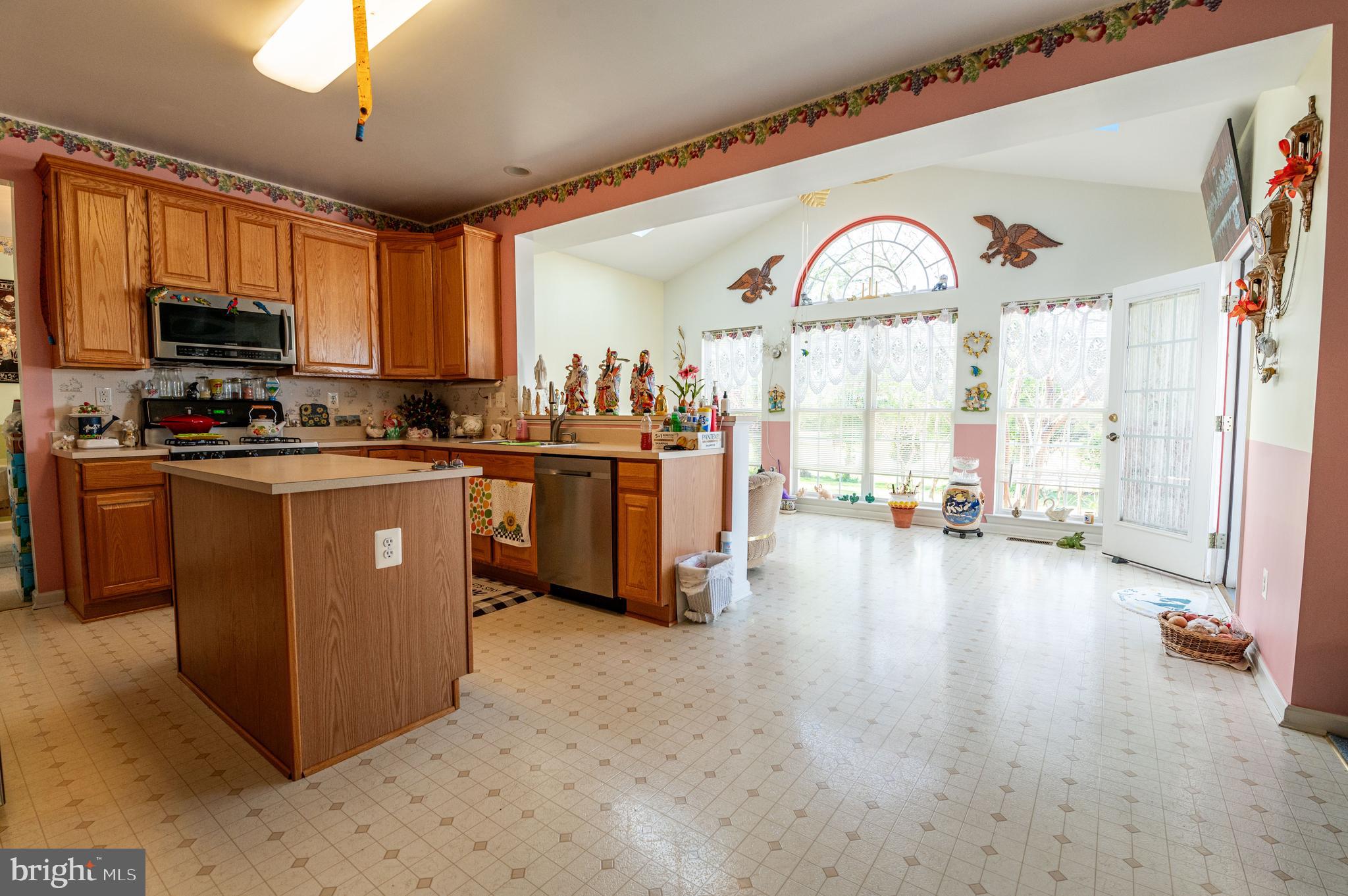 3221 Fox Hill Rd