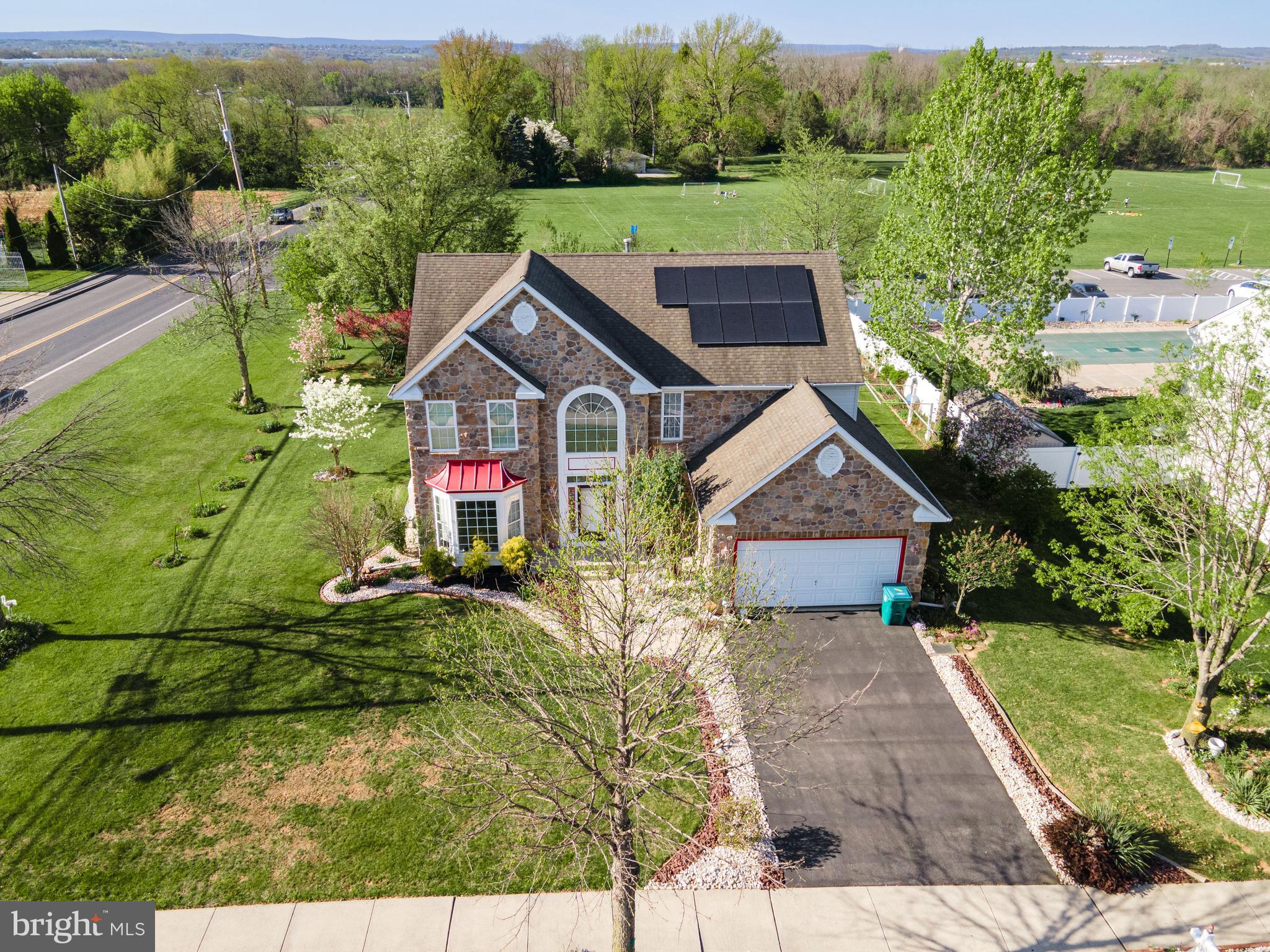 3221 Fox Hill Rd