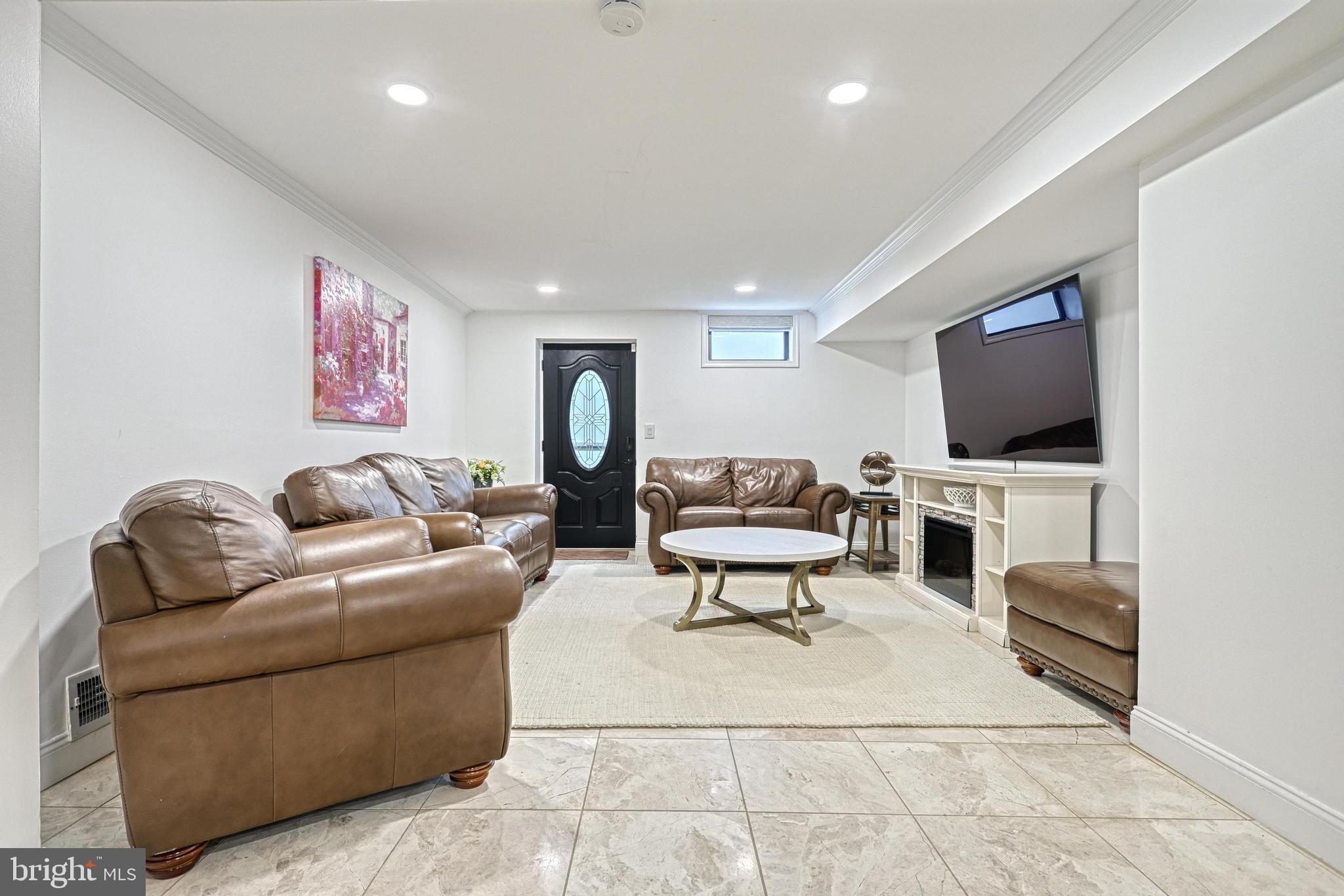 1231 Oakside Dr