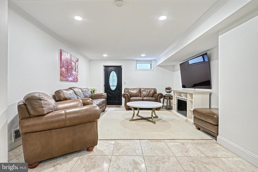 1231 Oakside Dr