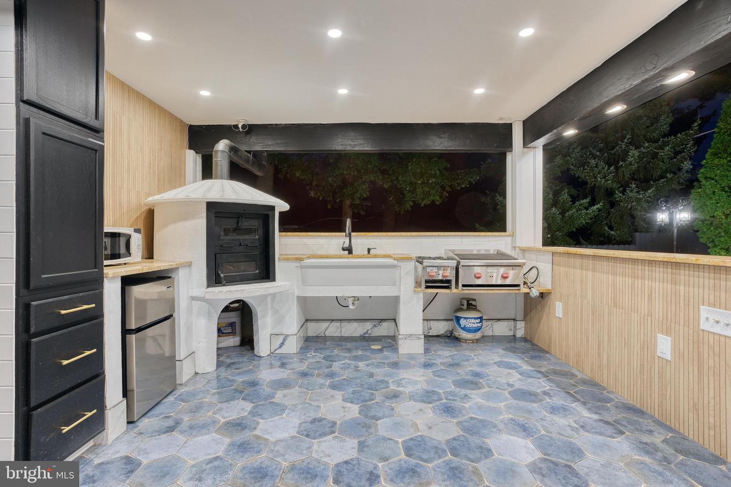 1231 Oakside Dr