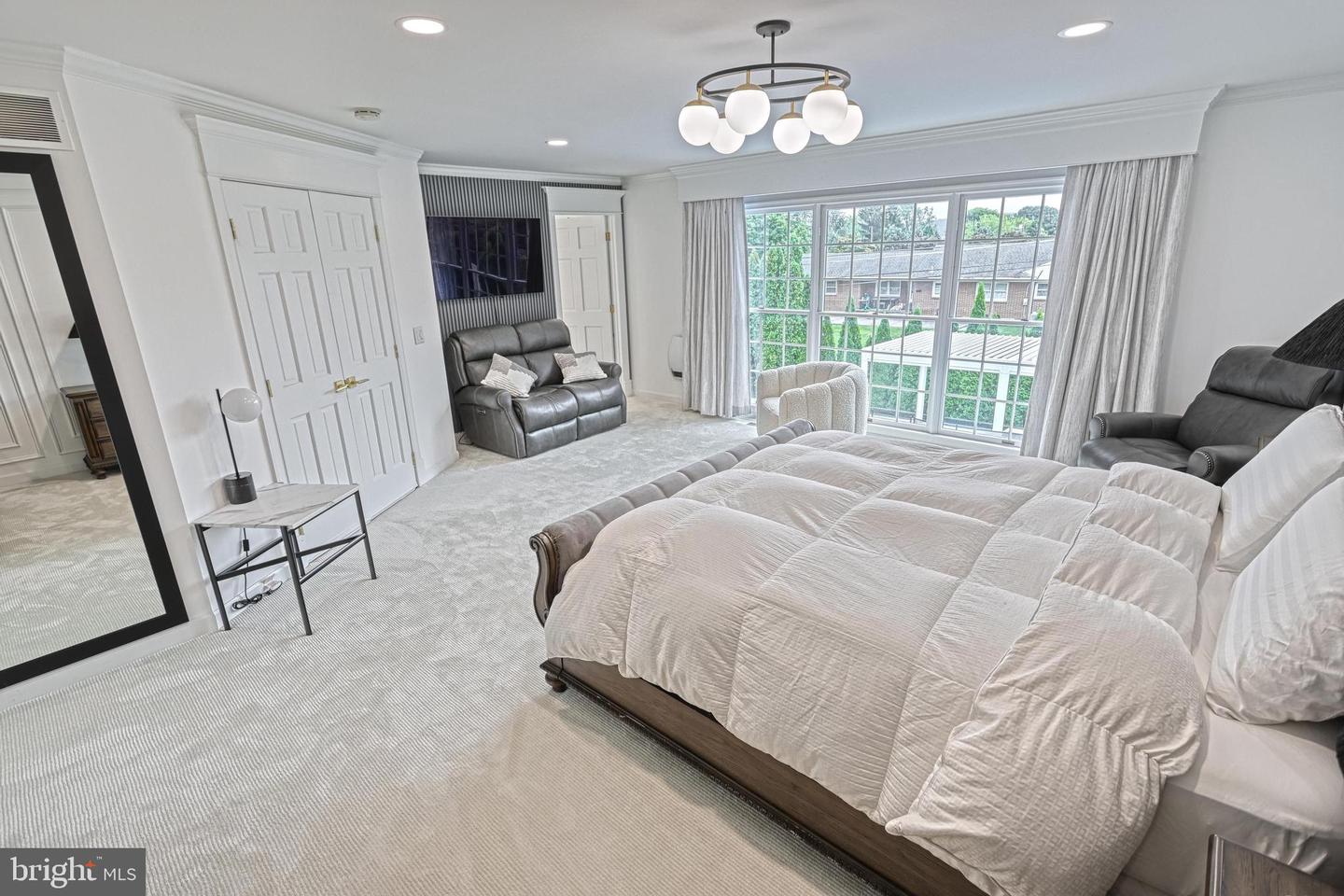 1231 Oakside Dr