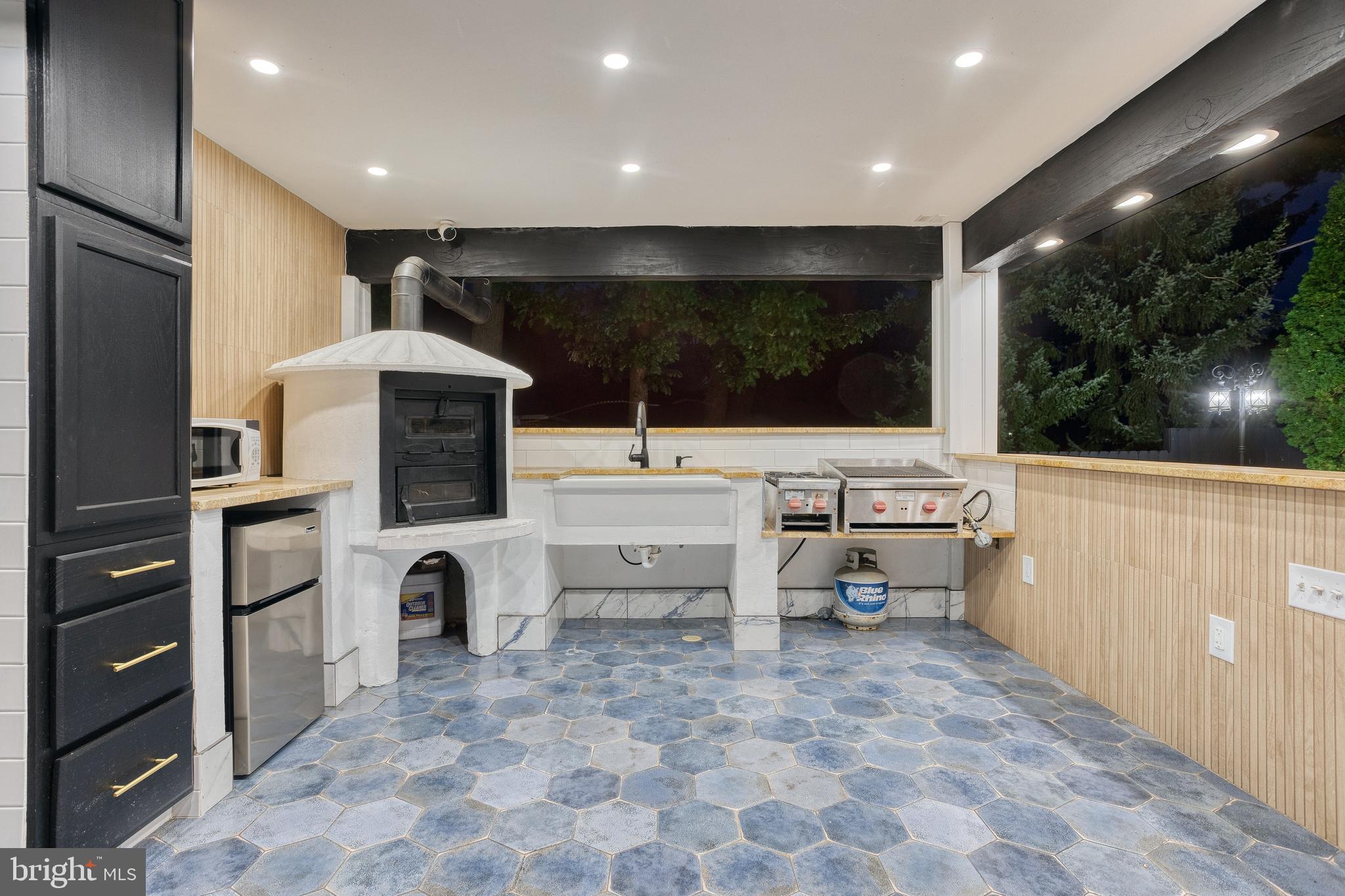 1231 Oakside Dr