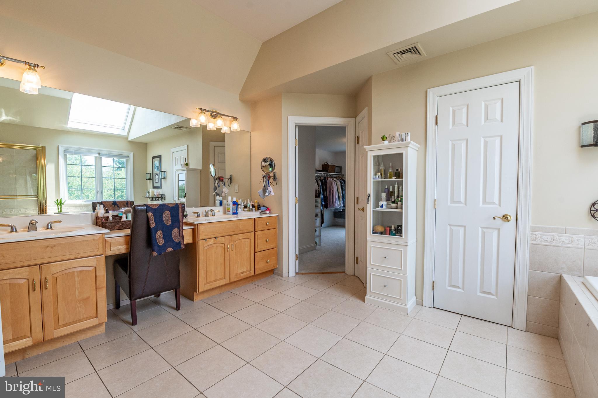 49 Central Dr