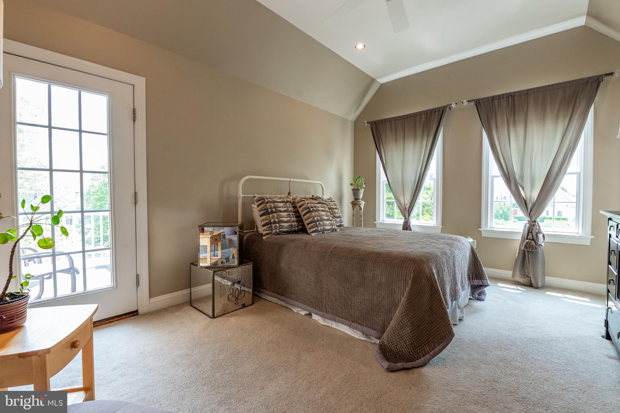 49 Central Dr