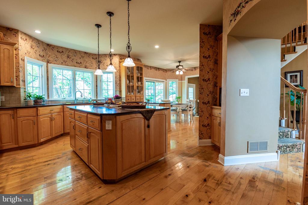 49 Central Dr