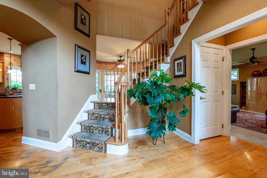 49 Central Dr