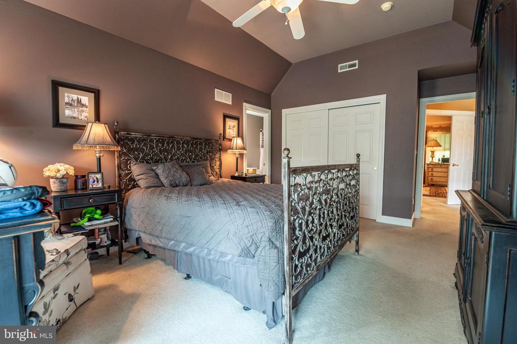 49 Central Dr