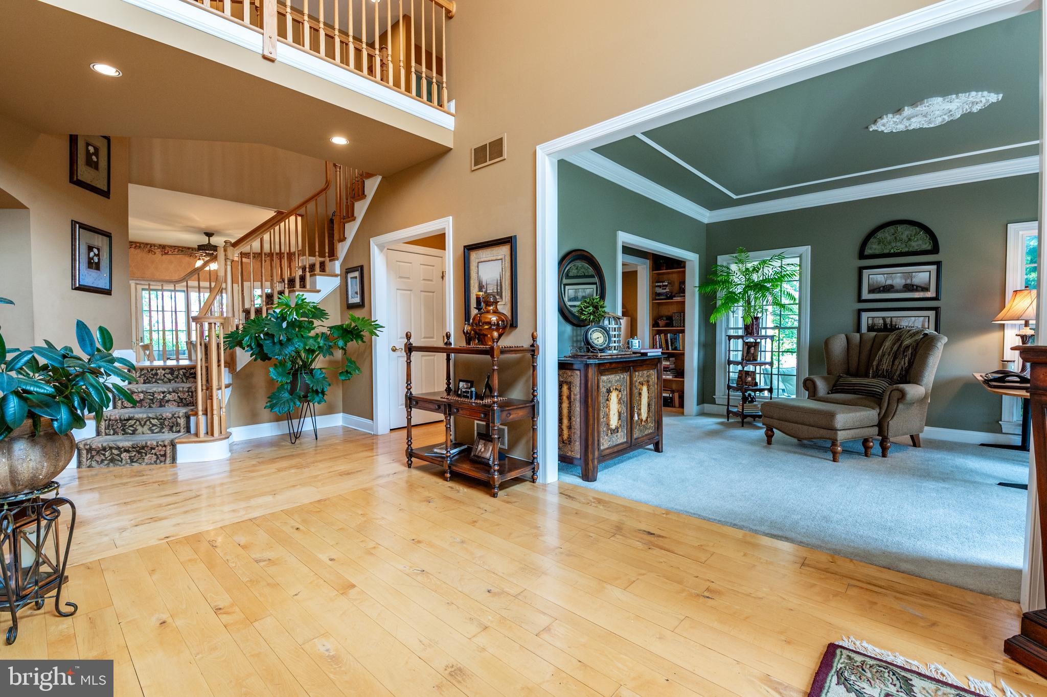 49 Central Dr