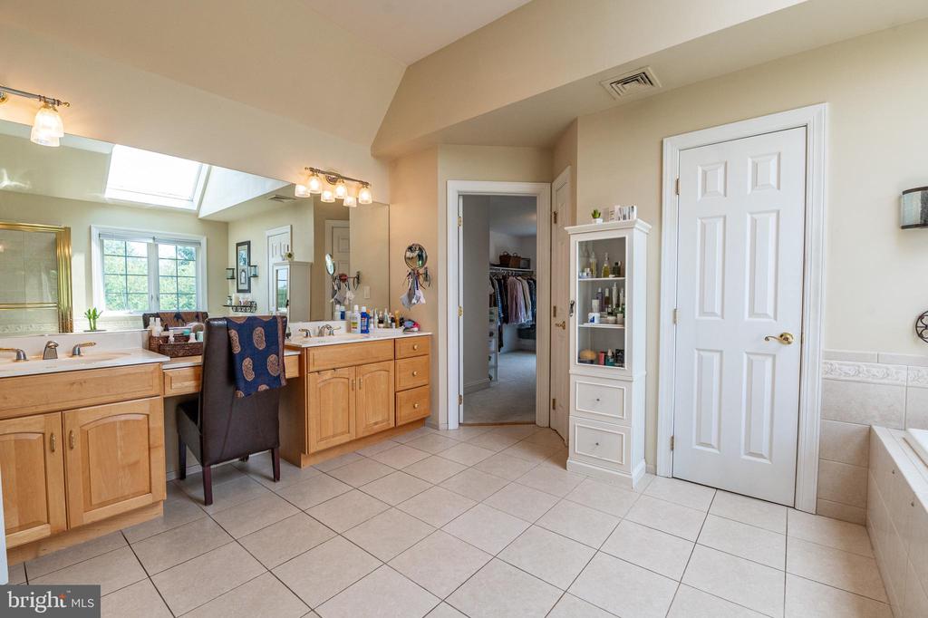 49 Central Dr