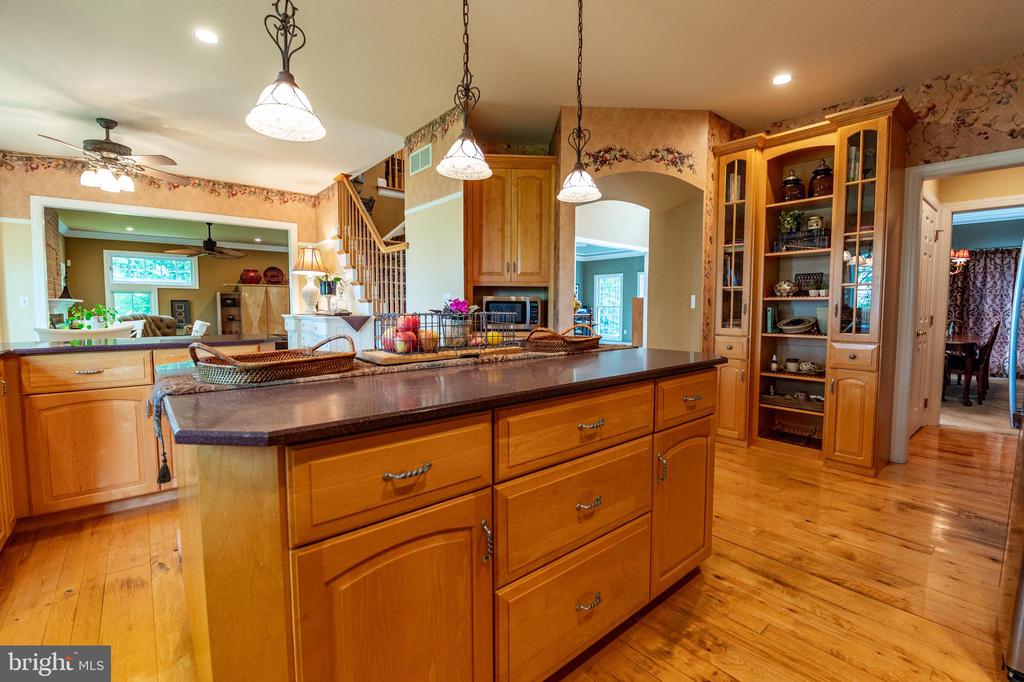 49 Central Dr