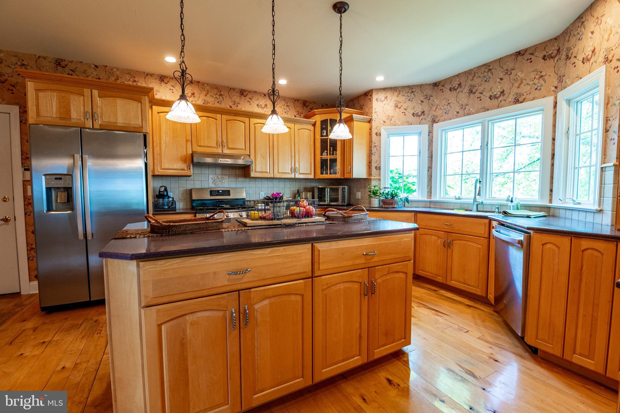 49 Central Dr