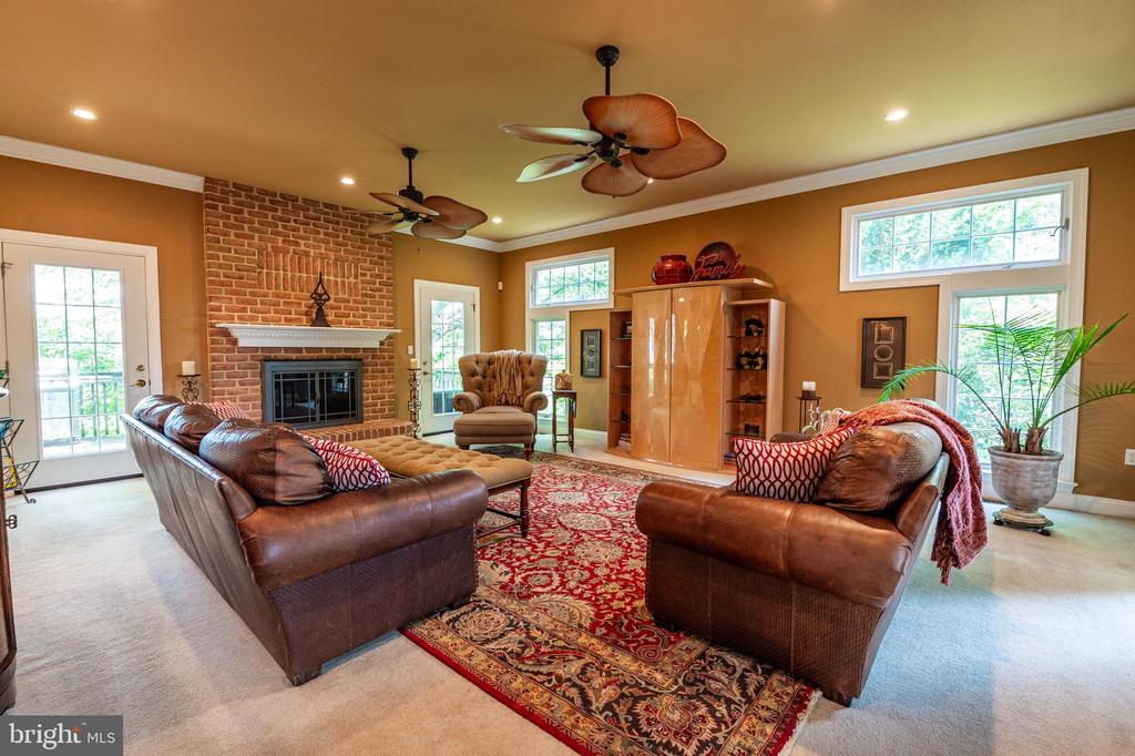 49 Central Dr