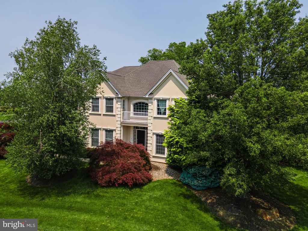 49 Central Dr