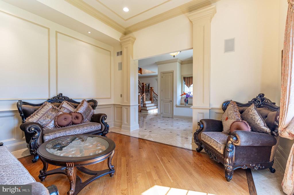 49 CREST BOULEVARD