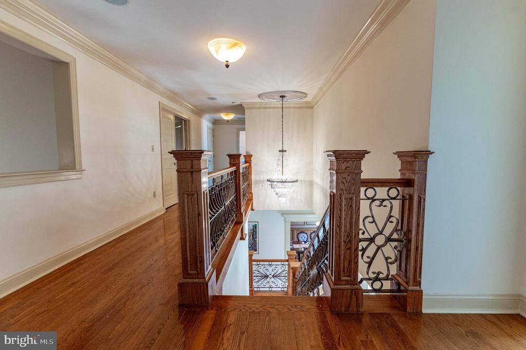 49 CREST BOULEVARD