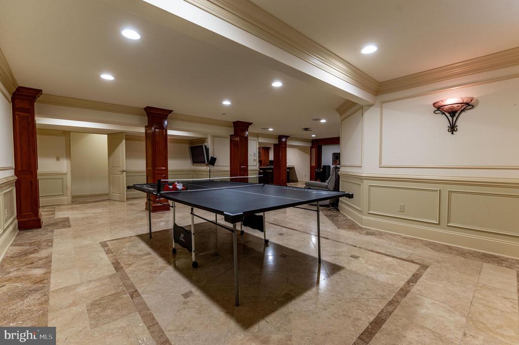 49 CREST BOULEVARD