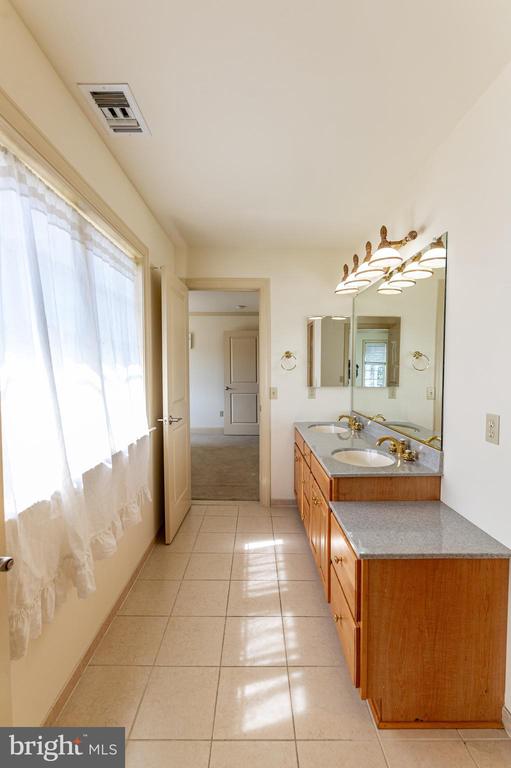 49 CREST BOULEVARD