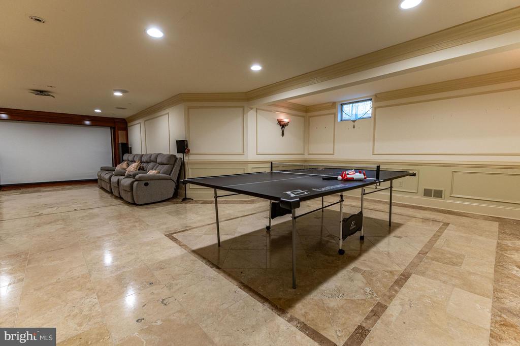 49 CREST BOULEVARD