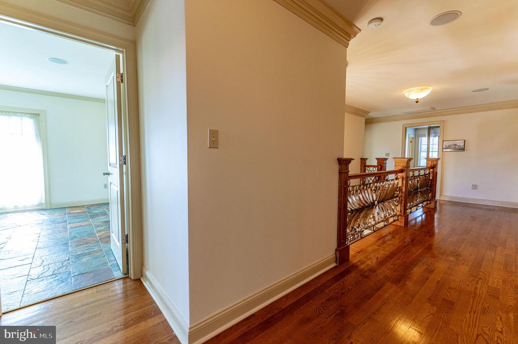 49 CREST BOULEVARD