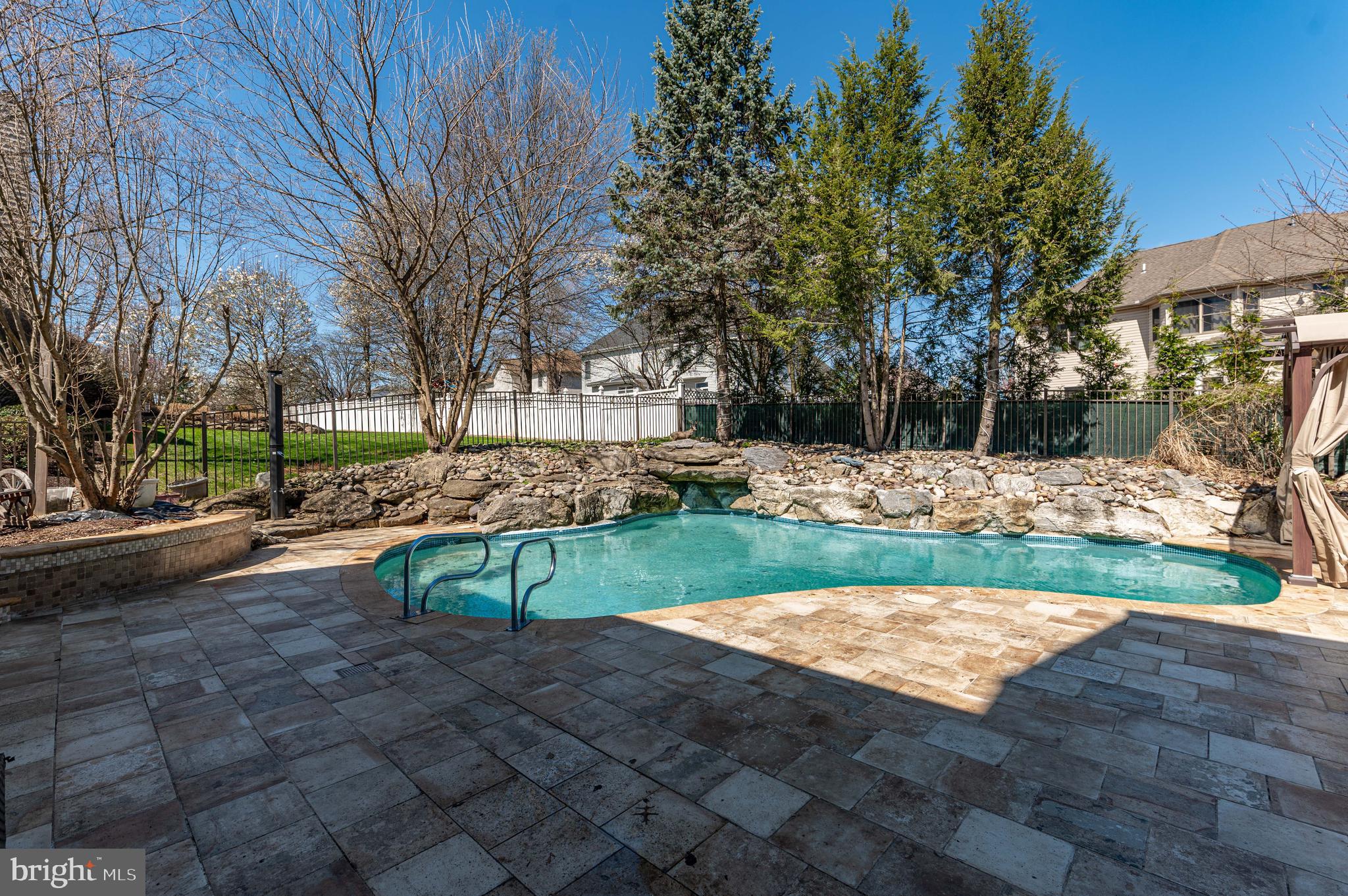 49 CREST BOULEVARD