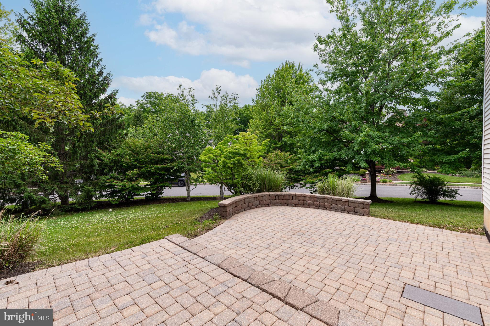 780 RAMBLEWOOD DRIVE
