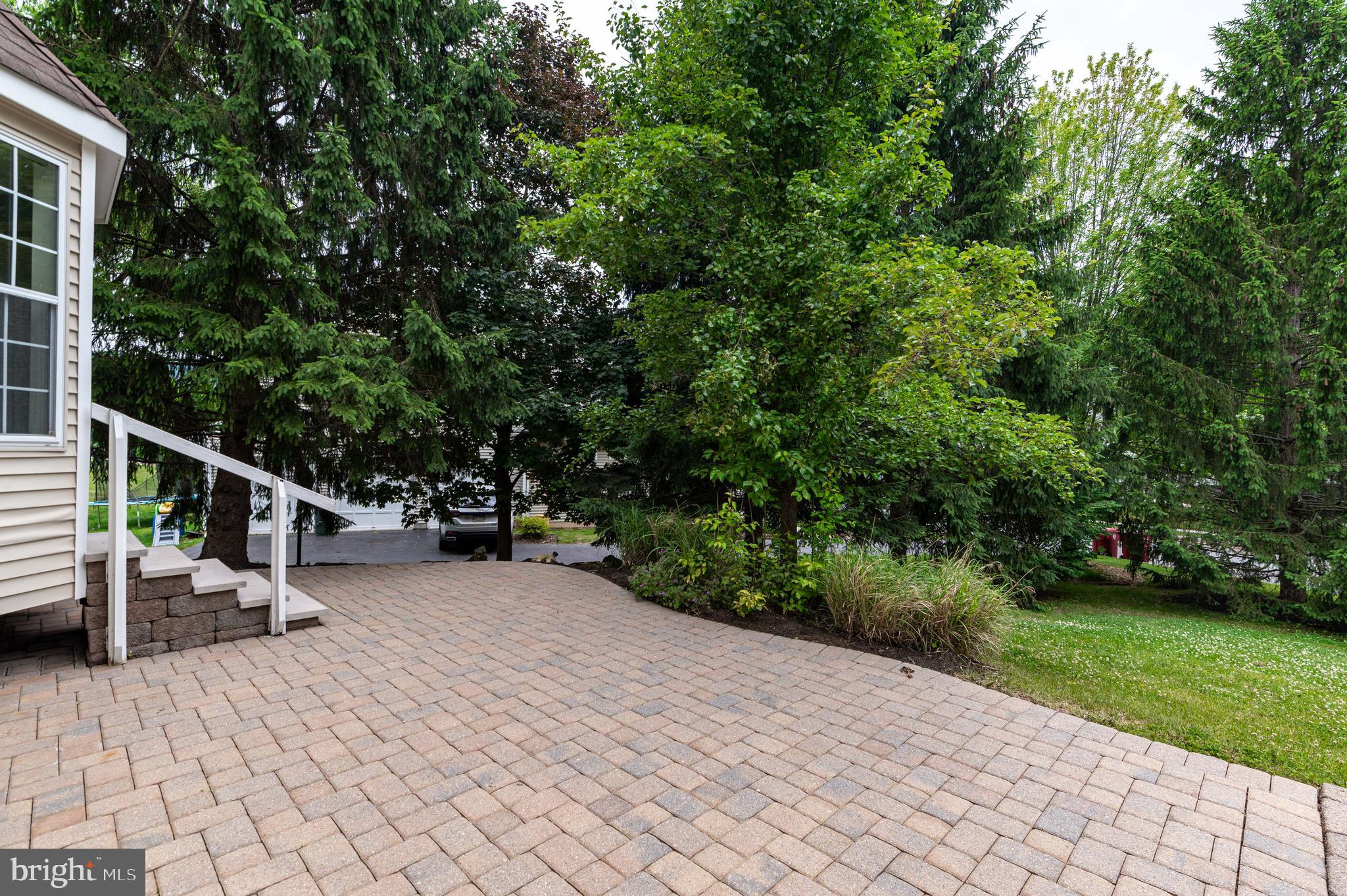 780 RAMBLEWOOD DRIVE