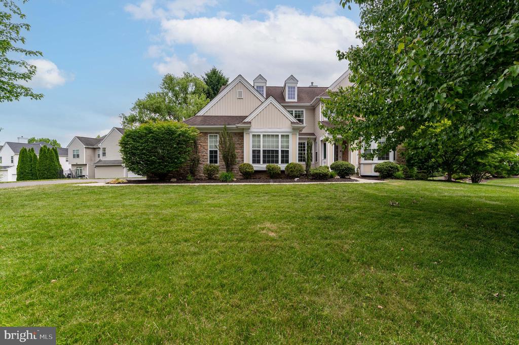 780 RAMBLEWOOD DRIVE