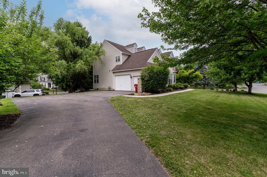 780 RAMBLEWOOD DRIVE